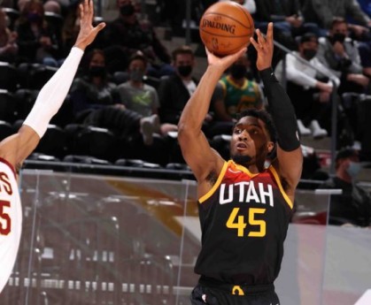  米切尔首节二十二分爆炸，骑士客场大胜尼克斯