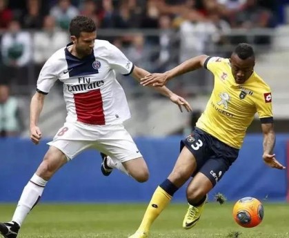  奎维利鲁昂团队协作佳，整体足球展现凝聚力